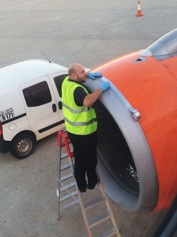 easyjet-airplane-speed-tape-600mph-adam-wood-tweet-2 easyjet-airplane-speed-tape-600mph-adam-wood-tweet-2