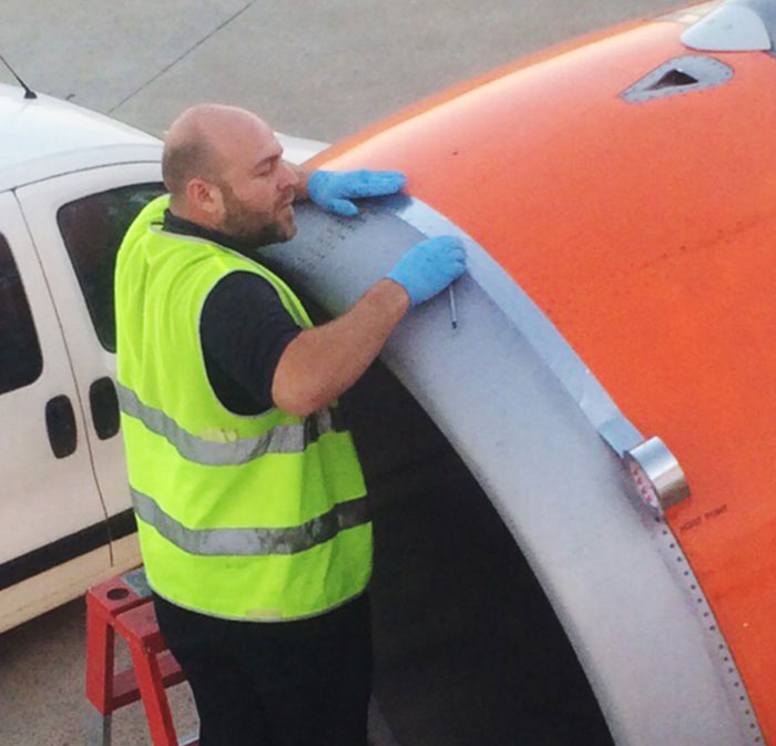 easyjet-airplane-speed-tape-600mph-adam-wood-tweet-3 easyjet-airplane-speed-tape-600mph-adam-wood-tweet-3