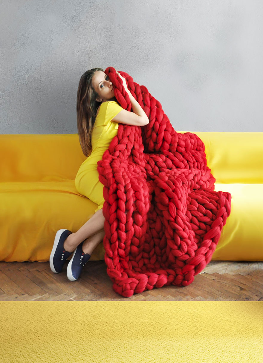 giant-super-chunky-wool-knitwear-blankets-anna-mo-14 giant-super-chunky-wool-knitwear-blankets-anna-mo-14