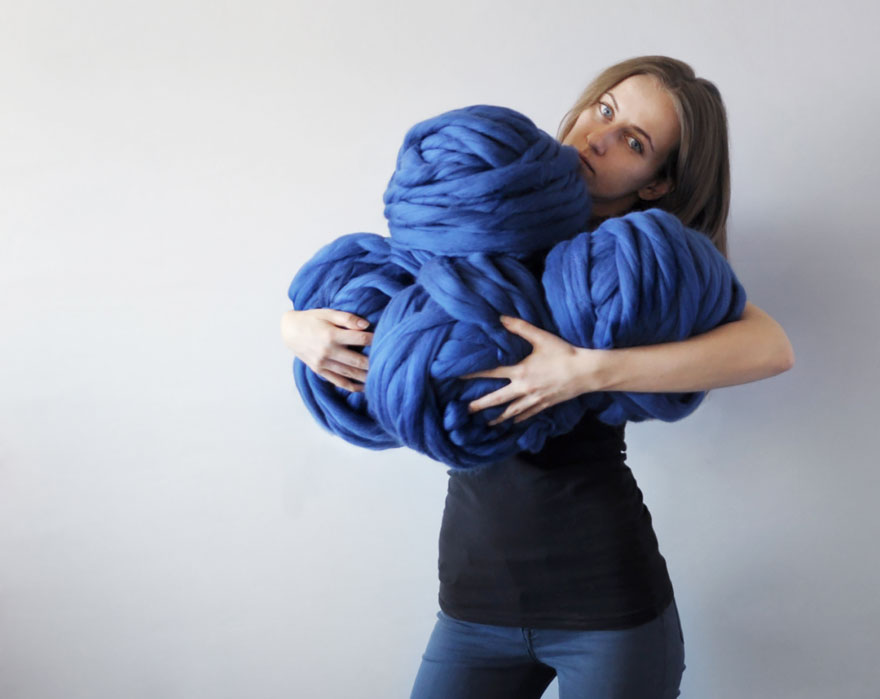 giant-super-chunky-wool-knitwear-blankets-anna-mo-15 giant-super-chunky-wool-knitwear-blankets-anna-mo-15