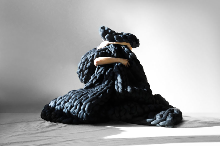 giant-super-chunky-wool-knitwear-blankets-anna-mo-5