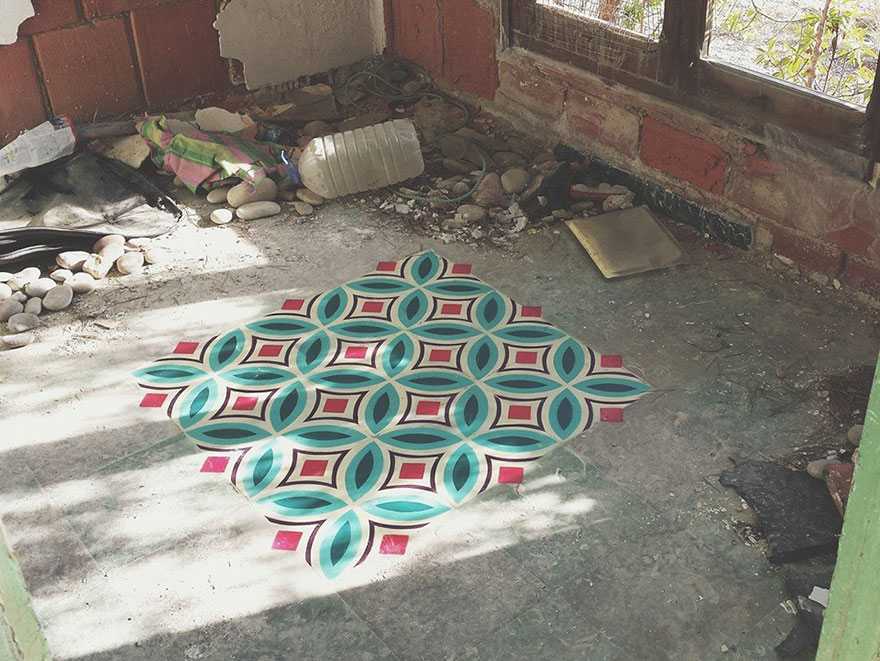 graffiti-spray-paint-tile-pattern-floor-installations-javier-de-riba-3 graffiti-spray-paint-tile-pattern-floor-installations-javier-de-riba-3