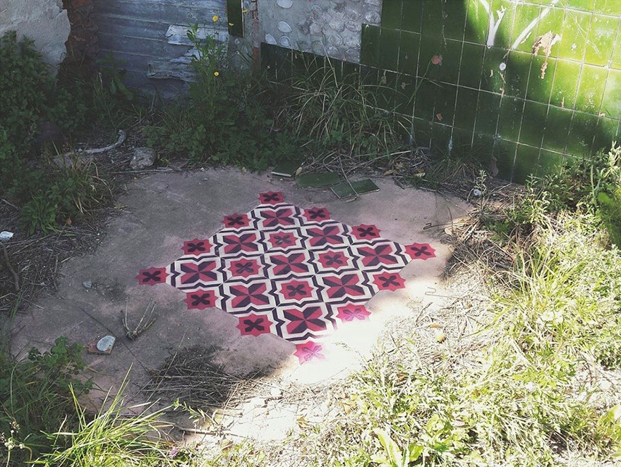 graffiti-spray-paint-tile-pattern-floor-installations-javier-de-riba-9 graffiti-spray-paint-tile-pattern-floor-installations-javier-de-riba-9