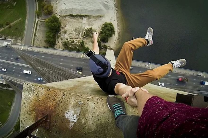 33 Spine-chilling Photographs From On Top Of The World