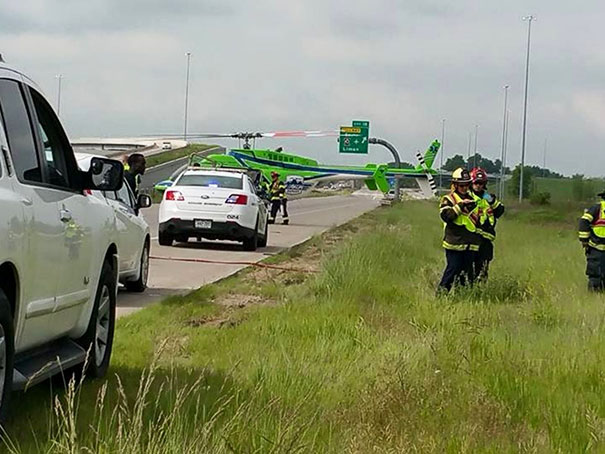 heroic-police-officer-distracts-child-car-accident-2 heroic-police-officer-distracts-child-car-accident-2