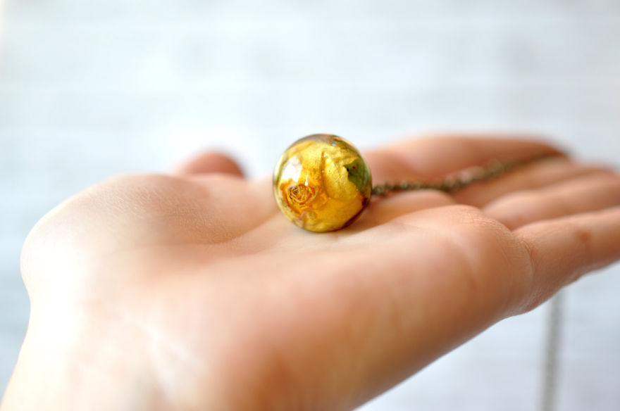 I Make Resin Jewelry With Real Flowers To Brighten Up Your Days I Make Resin Jewelry With Real Flowers To Brighten Up Your Days