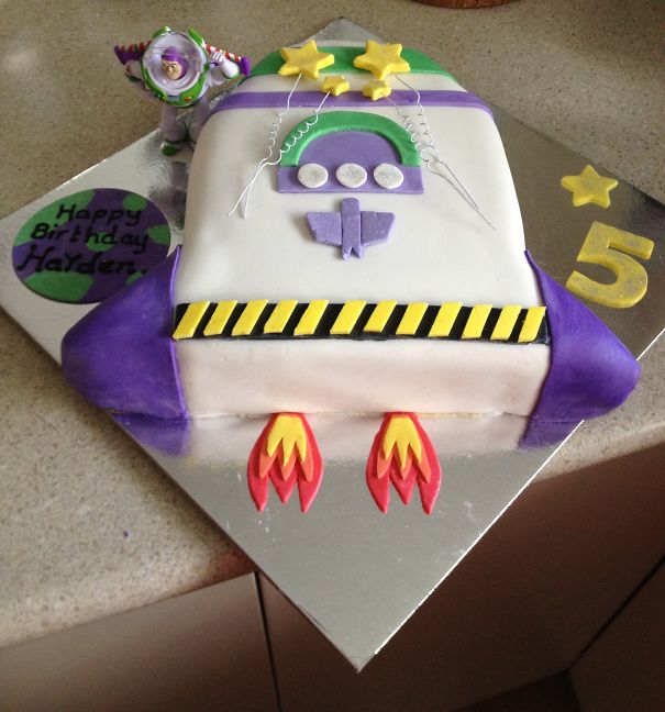 Buzz Light Year Cake