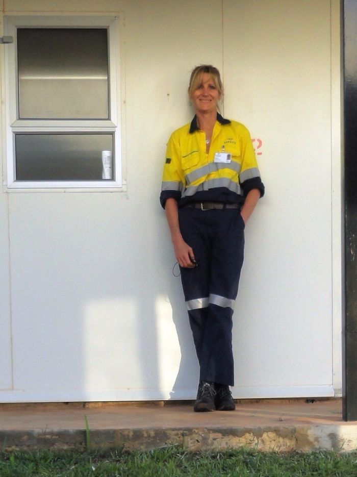 6:30 To 19:30 In Opencast Mines In Trucks 10m Off The Ground, Not A Single Beau Or Tear. Proud!