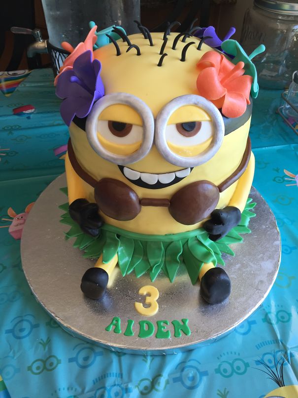 Minion Luau Cake