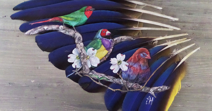 I Use Feathers As Canvases For My Intricate Animal Paintings