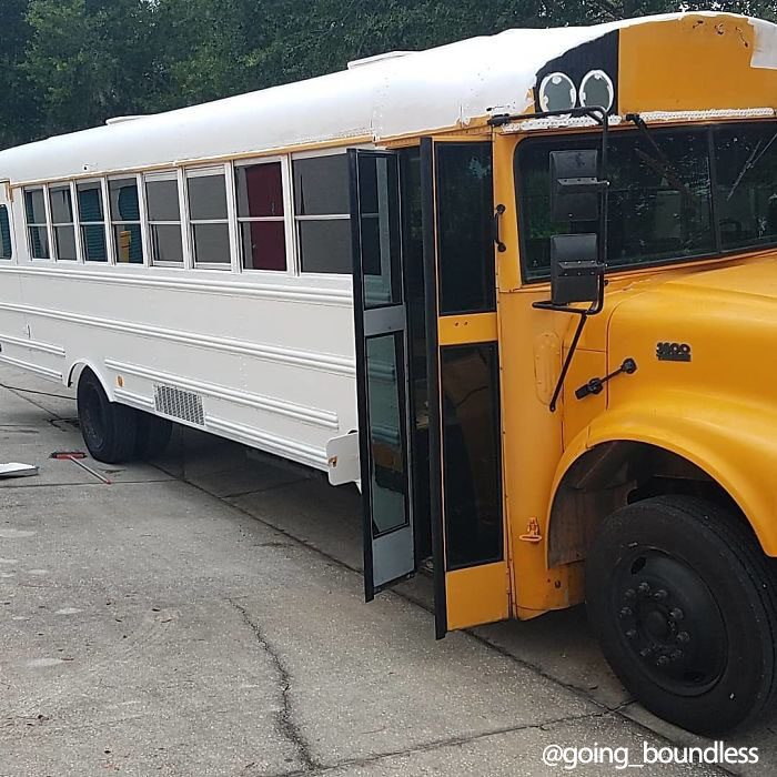 Couple Spends A Year And A Half Converting An Old '90s School Bus Into A Cozy Home, And It's Worth All The Work
