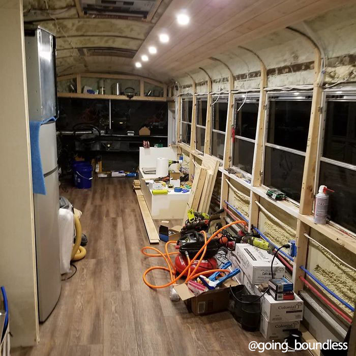 Couple Spends A Year And A Half Converting An Old '90s School Bus Into A Cozy Home, And It's Worth All The Work