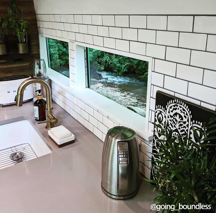 Couple Spends A Year And A Half Converting An Old '90s School Bus Into A Cozy Home, And It's Worth All The Work