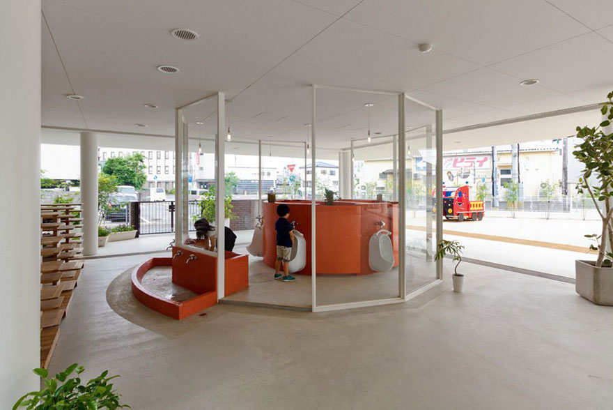 preschool-collects-rainwater-puddles-kids-play-dai-ichi-yochien-hibino-sekkei-10