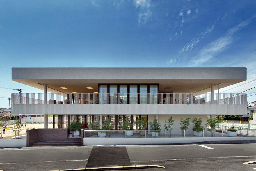 preschool-collects-rainwater-puddles-kids-play-dai-ichi-yochien-hibino-sekkei-3 preschool-collects-rainwater-puddles-kids-play-dai-ichi-yochien-hibino-sekkei-3