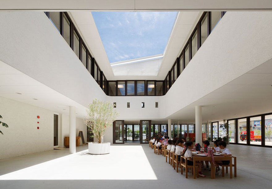 preschool-collects-rainwater-puddles-kids-play-dai-ichi-yochien-hibino-sekkei-5