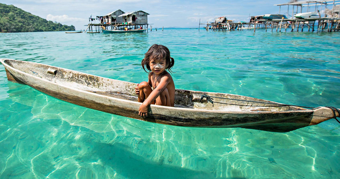 Sea Gypsies: A Tribe In Borneo Living In Their Own Little Paradise