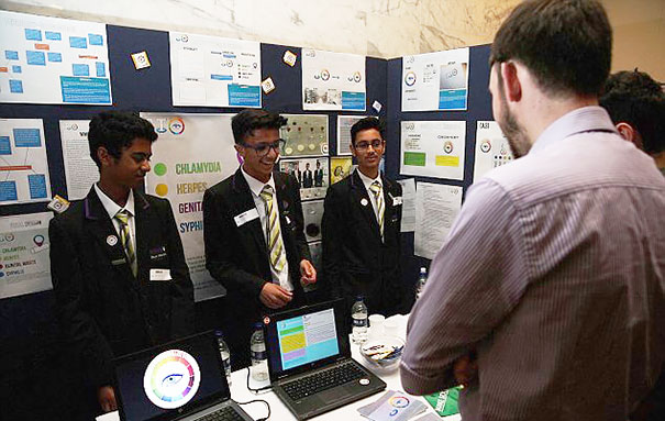 students-invent-condom-changes-color-sti-std-steye-teen-tech-2 students-invent-condom-changes-color-sti-std-steye-teen-tech-2