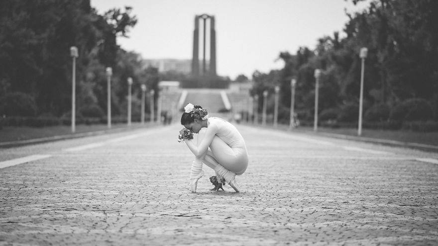 Urban Swan: I Photographed A Ballerina In The Streets Of Romania