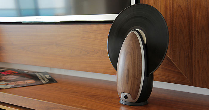 Vertical Record Player Gives Modern Functions to Retro Device