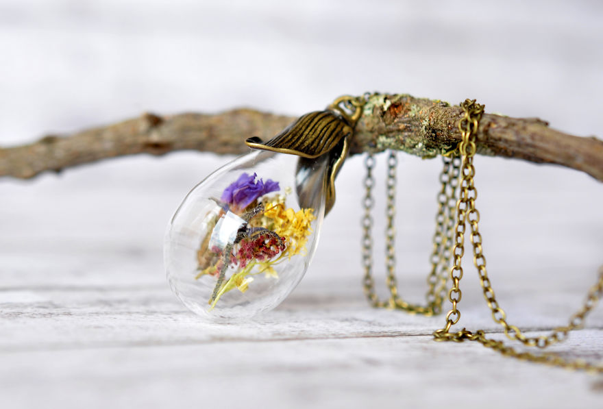I Make Resin Jewelry With Real Flowers To Brighten Up Your Days I Make Resin Jewelry With Real Flowers To Brighten Up Your Days