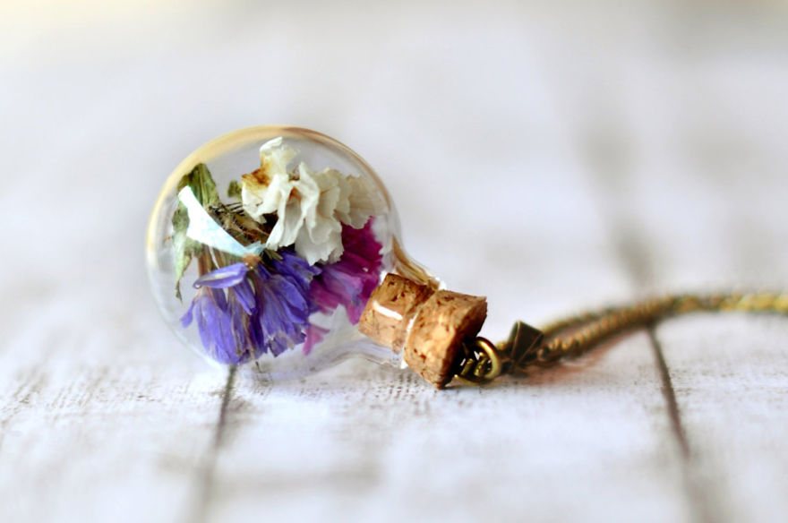 I Make Resin Jewelry With Real Flowers To Brighten Up Your Days I Make Resin Jewelry With Real Flowers To Brighten Up Your Days