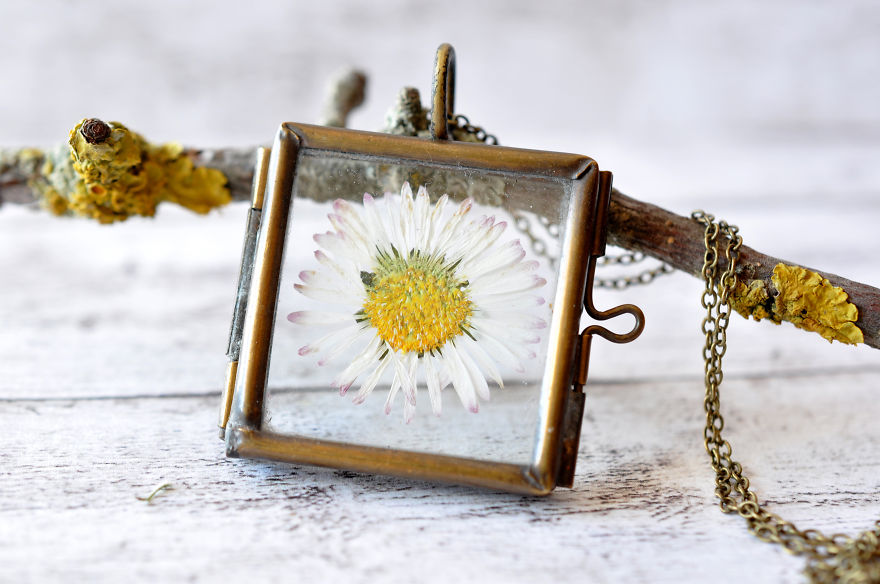 I Make Resin Jewelry With Real Flowers To Brighten Up Your Days I Make Resin Jewelry With Real Flowers To Brighten Up Your Days