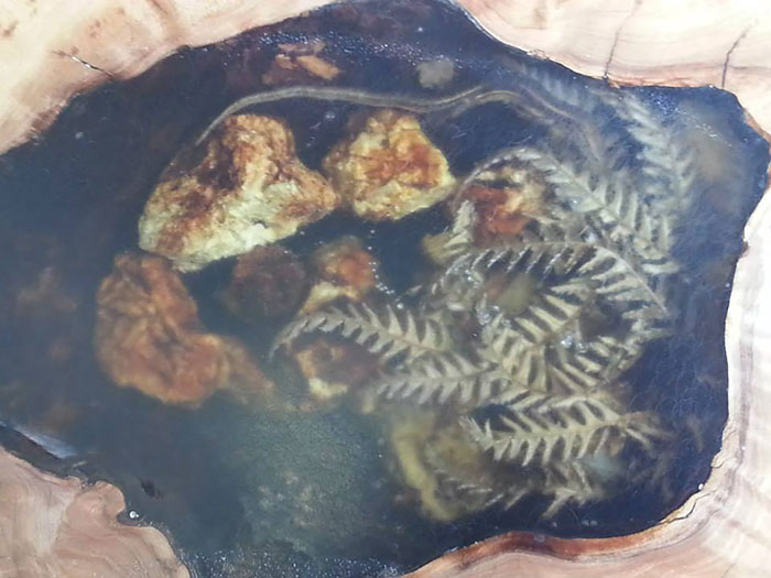 Artists Fill Tables' Cracks With Sea Shells, Stones And Starfish