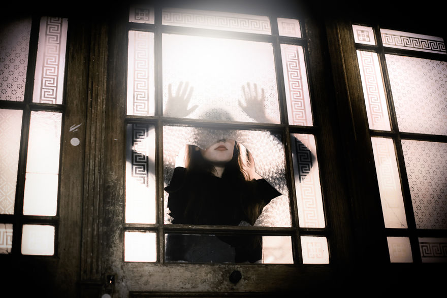 I Photograph Beautiful Women With Their Eyes Shut I Photograph Beautiful Women With Their Eyes Shut