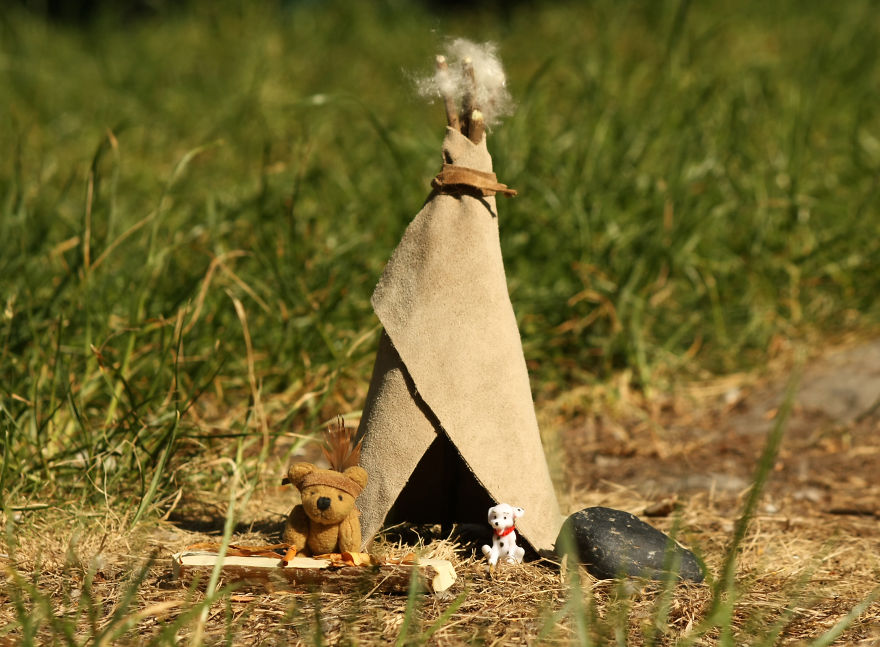 Turbo Bear Explores His Little World