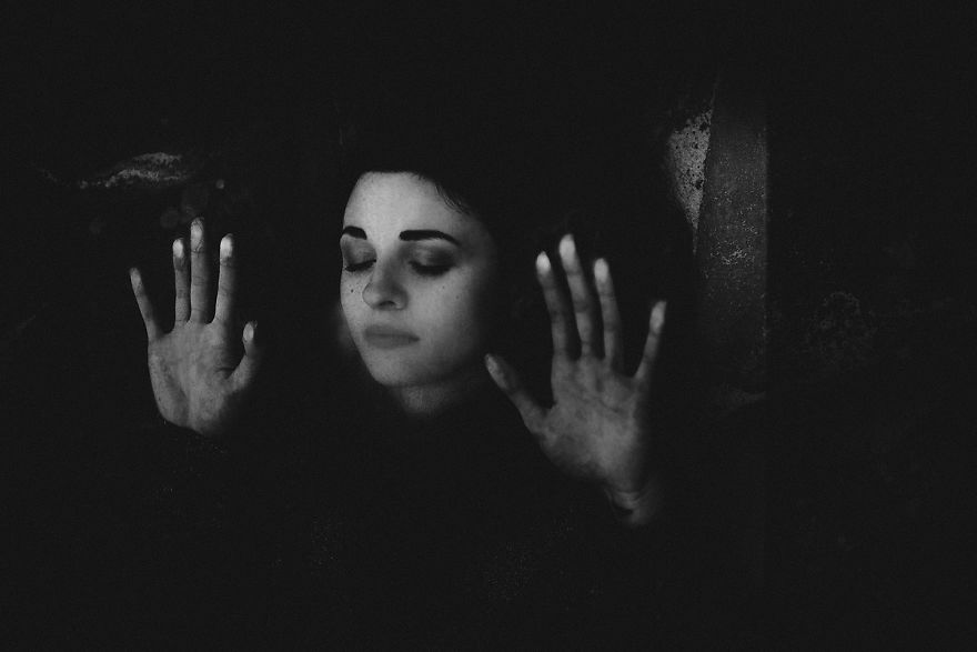 I Photograph Beautiful Women With Their Eyes Shut