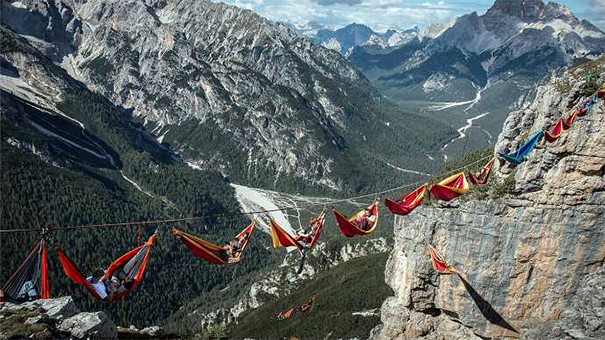 20 Crazy Places People Hang Out In Hammocks