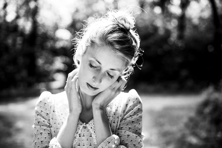 I Photograph Beautiful Women With Their Eyes Shut I Photograph Beautiful Women With Their Eyes Shut