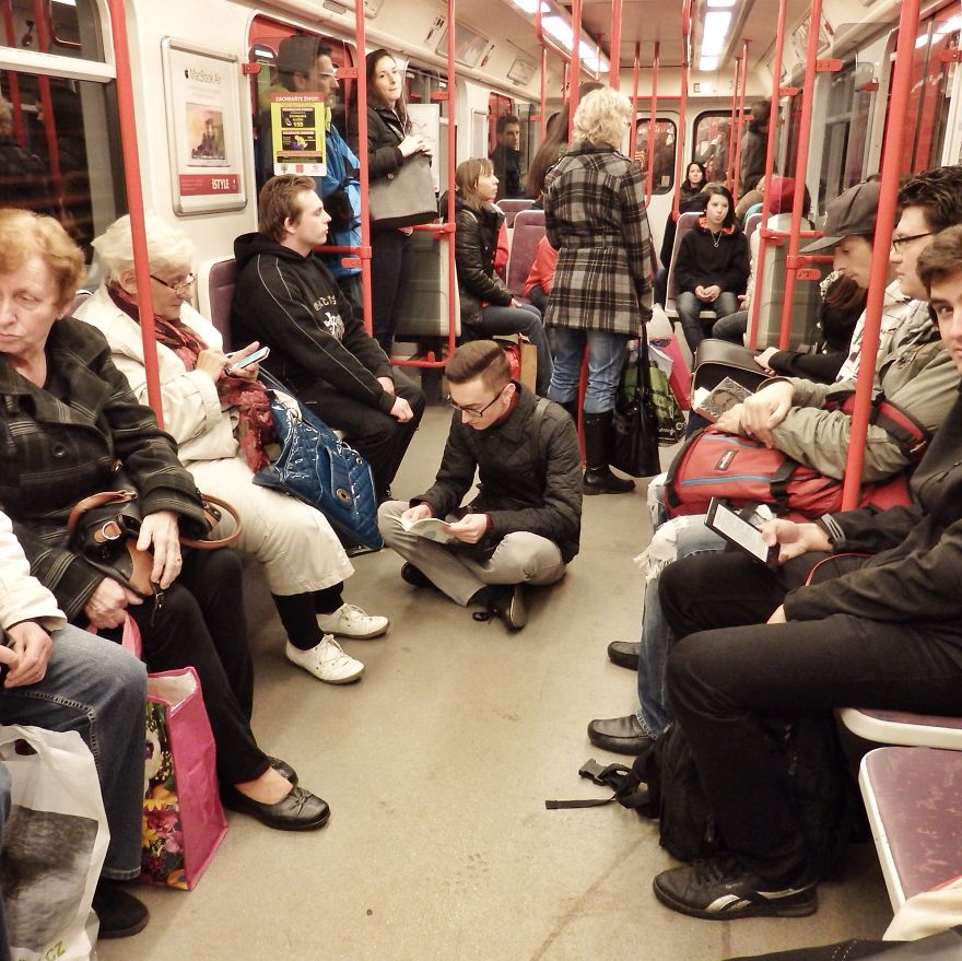 I Show People They Can Read Books Anywhere And Anytime (Part 2) I Show People They Can Read Books Anywhere And Anytime (Part 2)