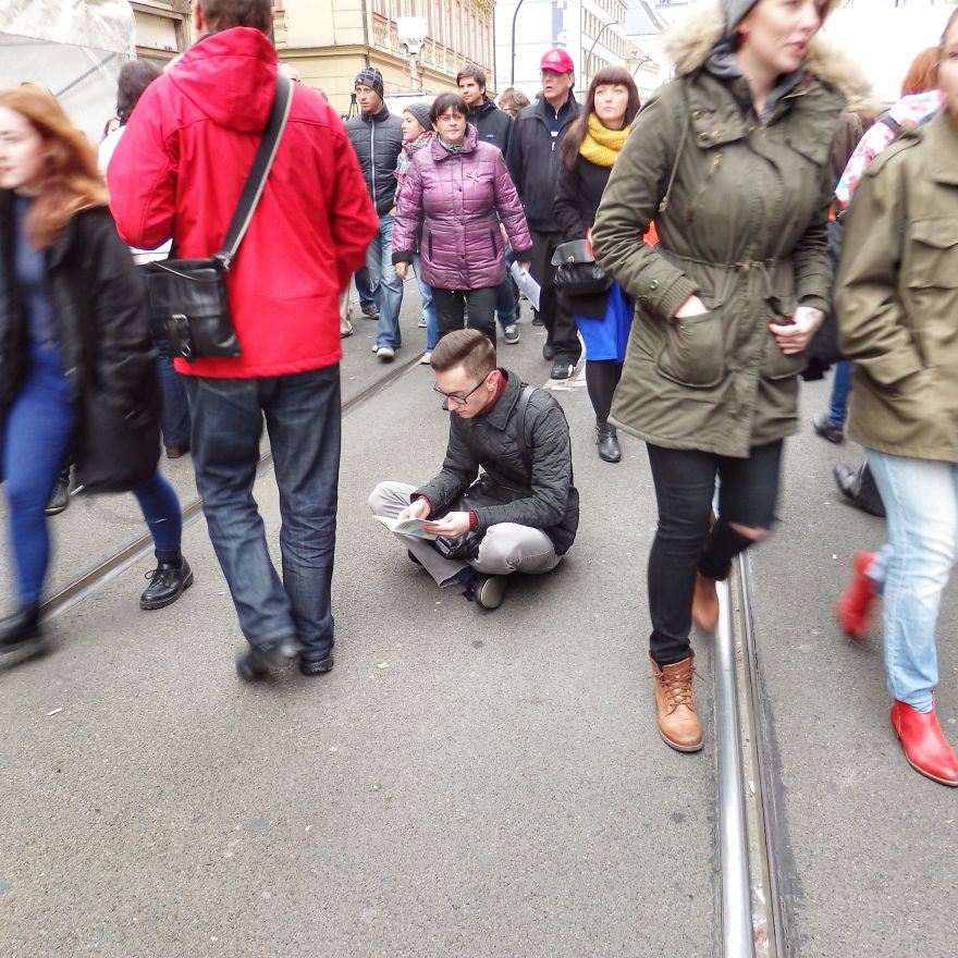 I Show People They Can Read Books Anywhere And Anytime (Part 2) I Show People They Can Read Books Anywhere And Anytime (Part 2)