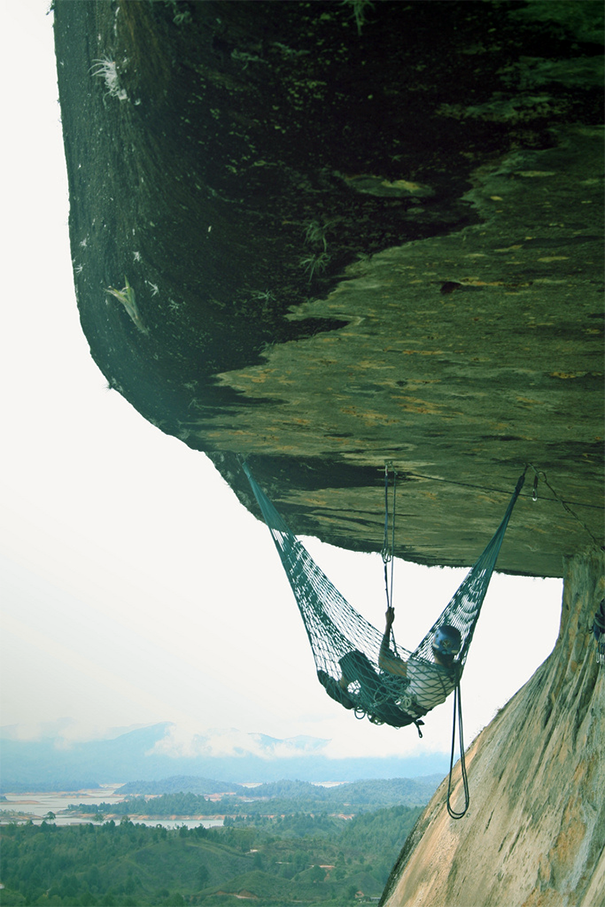 20 Crazy Places People Hang Out In Hammocks 20 Crazy Places People Hang Out In Hammocks
