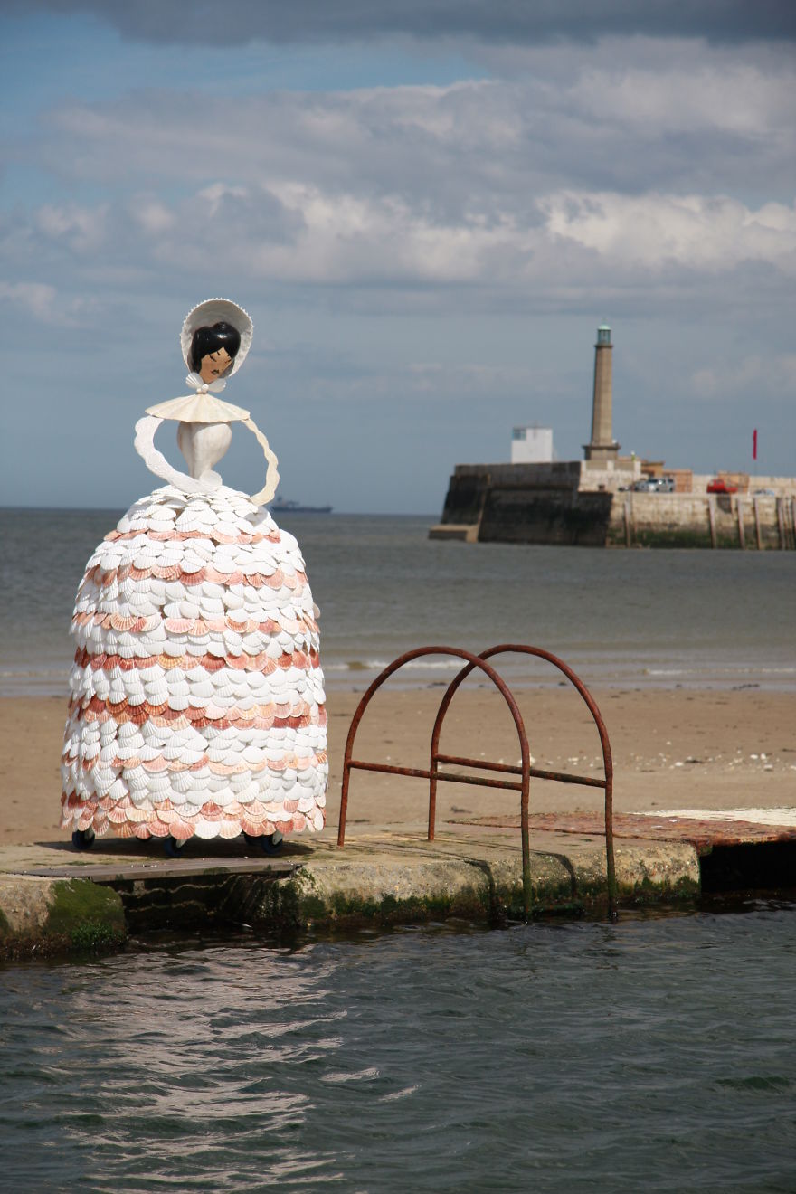 I Made Twelve Life-Sized Ladies From Real Shells I Made Twelve Life-Sized Ladies From Real Shells