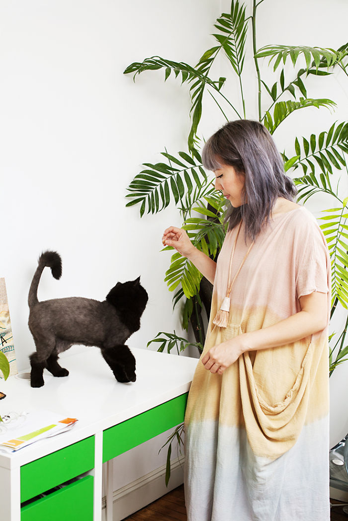 I Photograph Girls And Their Adopted Cats