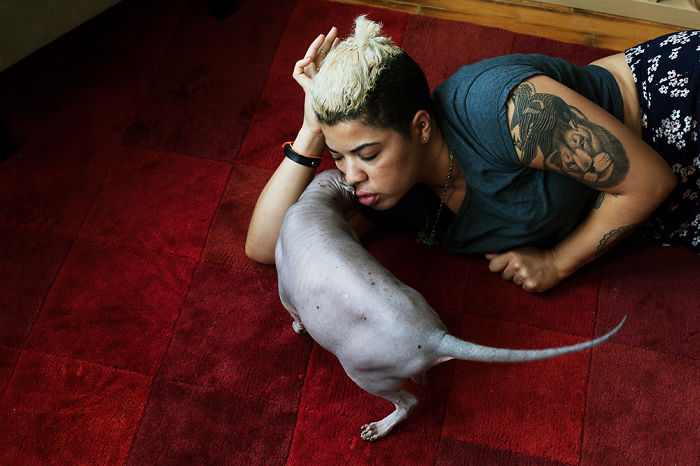 I Photograph Girls And Their Adopted Cats