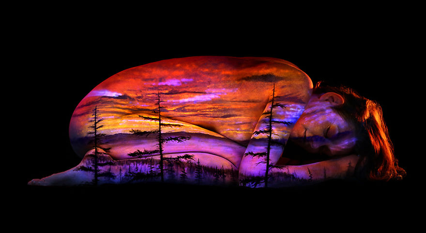 I Paint "Bodyscapes" That Glow Under Black Light I Paint "Bodyscapes" That Glow Under Black Light