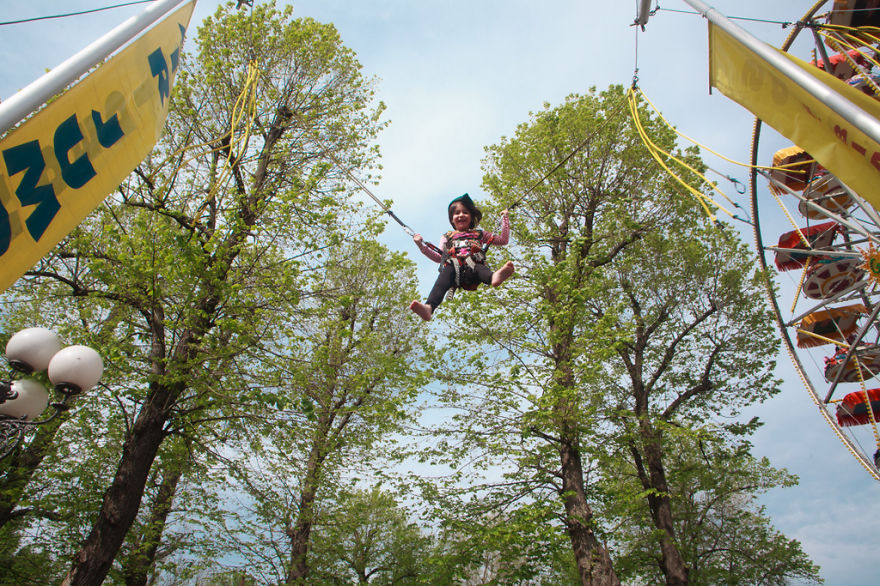 Mom Takes Pictures Of Daughter Posing As Fictional Characters She Loves Mom Takes Pictures Of Daughter Posing As Fictional Characters She Loves
