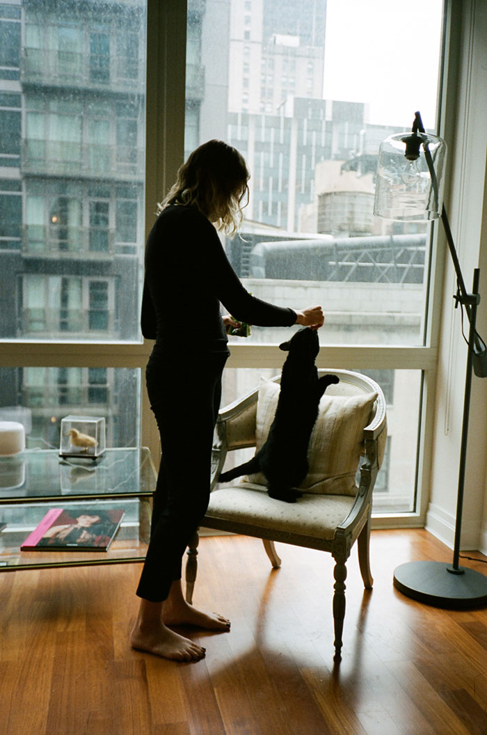 I Photograph Girls And Their Adopted Cats I Photograph Girls And Their Adopted Cats