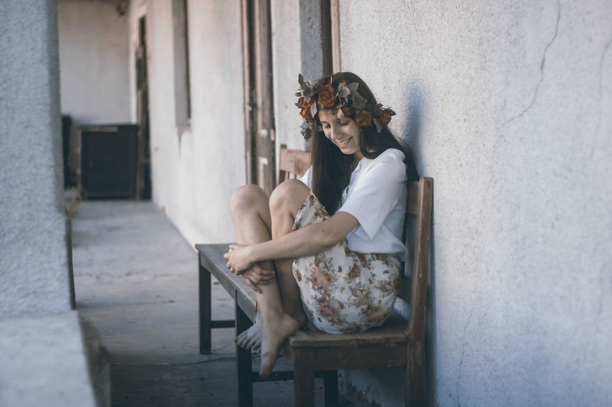 18-Year-Old Girl Takes Captivating Photos