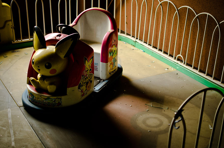 This Abandoned Theme Park In Japan Will Give You Chills