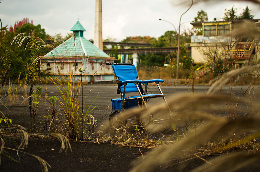 This Abandoned Theme Park In Japan Will Give You Chills