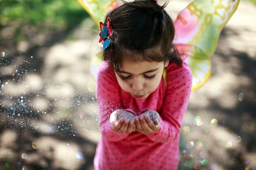Mom Takes Pictures Of Daughter Posing As Fictional Characters She Loves Mom Takes Pictures Of Daughter Posing As Fictional Characters She Loves