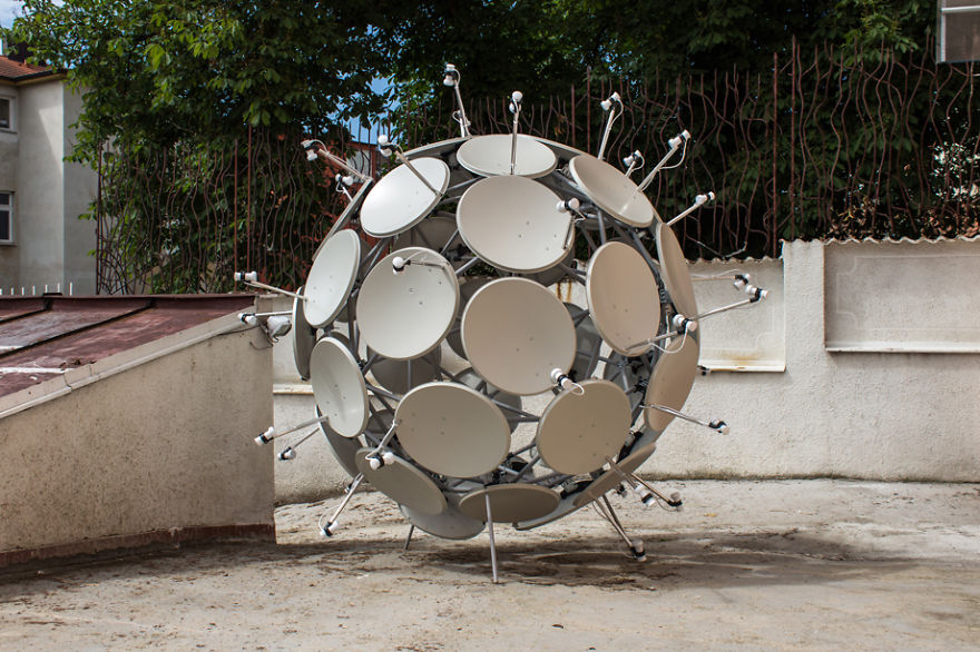 I Infect Cities With CCTVs And Satellite Dishes I Infect Cities With CCTVs And Satellite Dishes