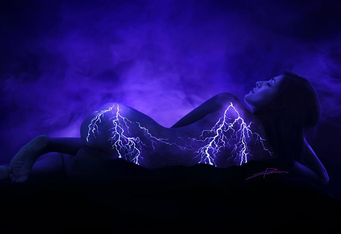 body-painting-uv-light-bodyscapes-john-poppleton-1 body-painting-uv-light-bodyscapes-john-poppleton-1