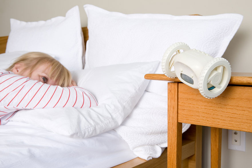 clocky-motorized-alarm-clock-nanda-home-2 clocky-motorized-alarm-clock-nanda-home-2