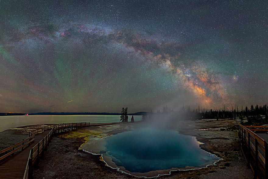 colorful-milky-way-photographs-yellowstone-park-3 colorful-milky-way-photographs-yellowstone-park-3